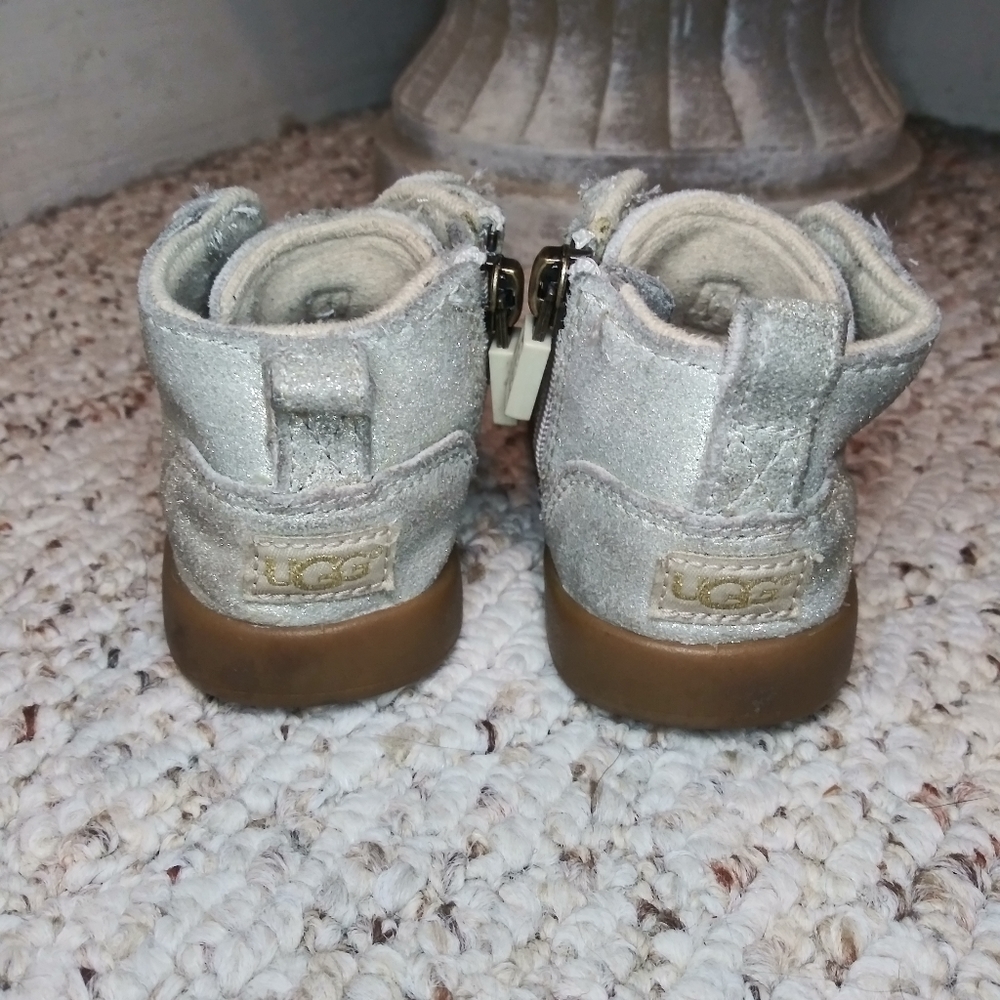UGG Kristjan Toddler Distressed Metallic Suede Chukka Boots - Picture 5 of 10